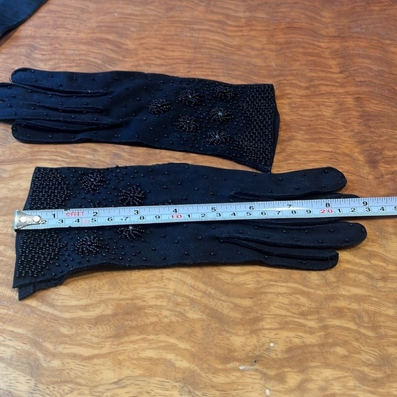 Black Fabric Beaded 9” Size Small Vintage Gloves - Picture 6 of 7